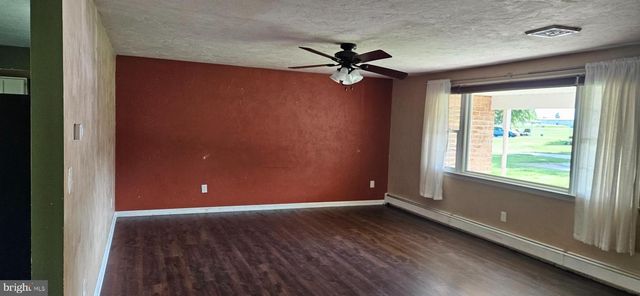 1607 ART DR, Hanover, PA 17331