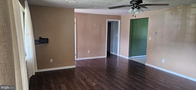 1607 ART DR, Hanover, PA 17331