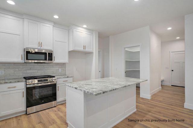 1478 N Collins Drive, Republic, MO 65738