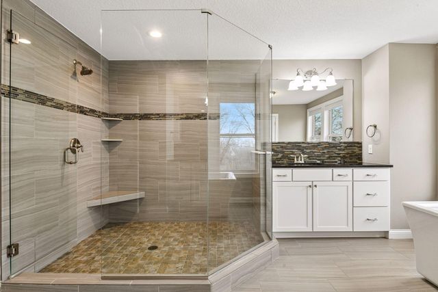 16571 Reeder Ridge, Eden Prairie, MN 55347