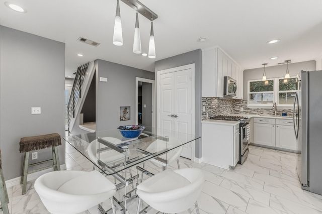 121 Panther, Onalaska, TX 77360