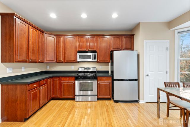 28 Walden Court, Old Bridge, NJ 08857