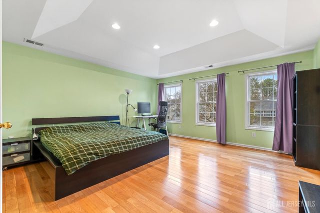 28 Walden Court, Old Bridge, NJ 08857