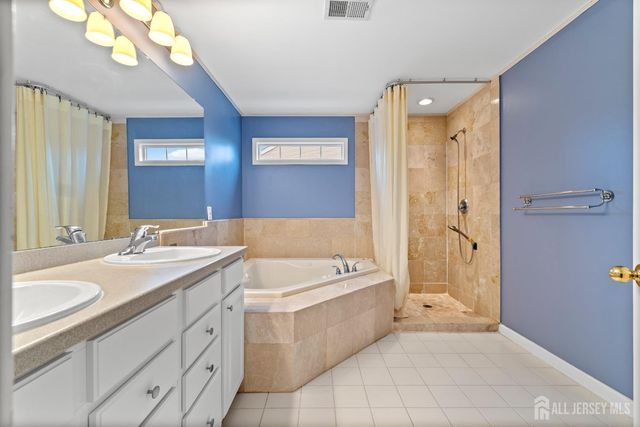 28 Walden Court, Old Bridge, NJ 08857