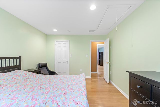 28 Walden Court, Old Bridge, NJ 08857