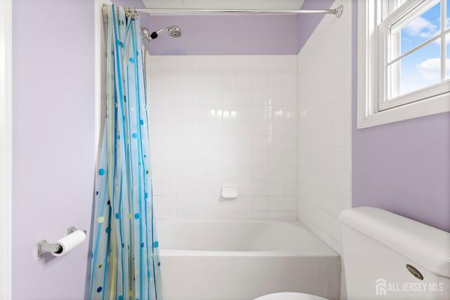 28 Walden Court, Old Bridge, NJ 08857