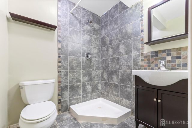 28 Walden Court, Old Bridge, NJ 08857