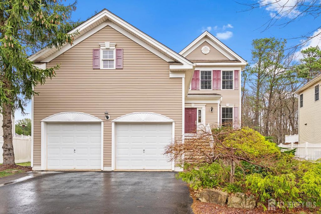28 Walden Court, Old Bridge, NJ 08857