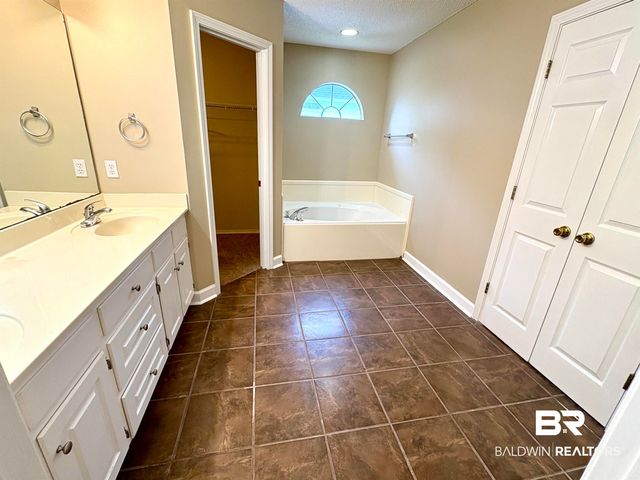 7201 N Ashmoor Drive, Mobile, AL 36695