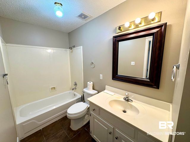 7201 N Ashmoor Drive, Mobile, AL 36695