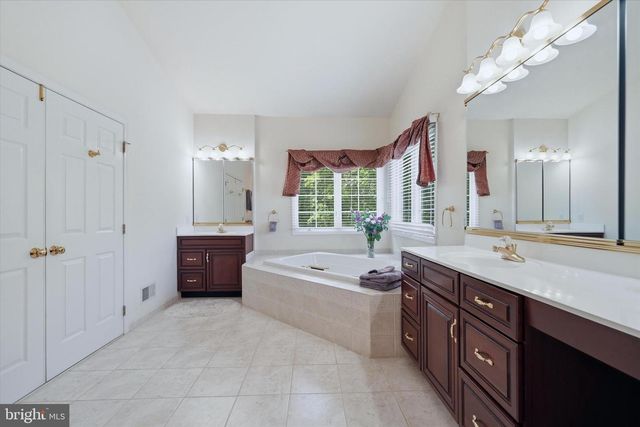 17 WATERTON DR, Bear, DE 19701