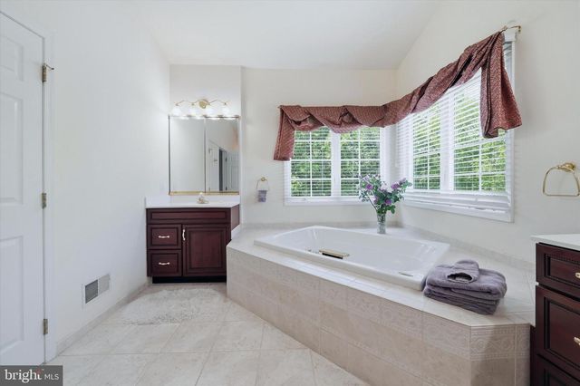 17 WATERTON DR, Bear, DE 19701