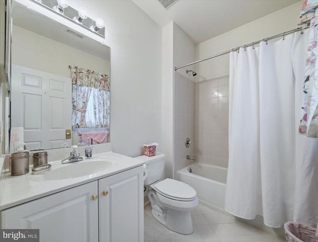 17 WATERTON DR, Bear, DE 19701