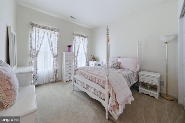 17 WATERTON DR, Bear, DE 19701