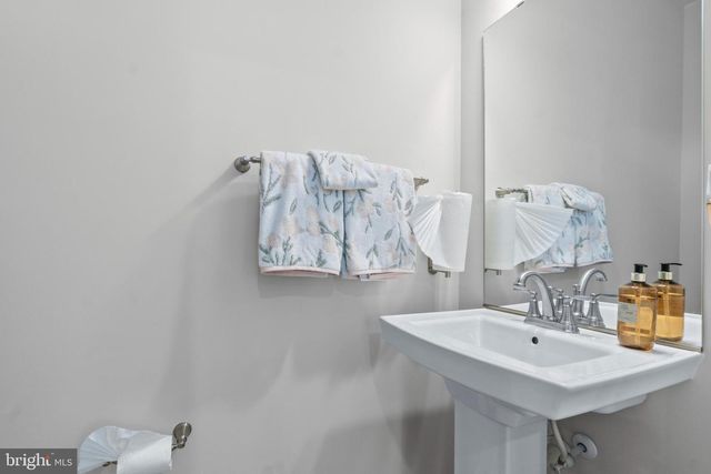 611 LADYWELL ST, Middle River, MD 21220