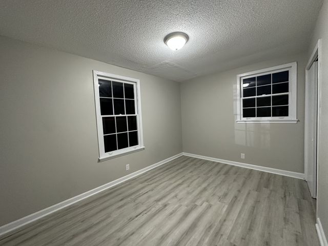 724 Kingsbury Rd, Clarksville, TN 37040