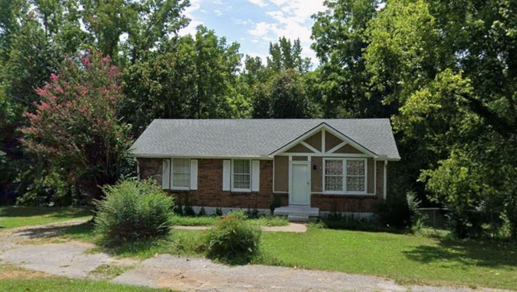 724 Kingsbury Rd, Clarksville, TN 37040