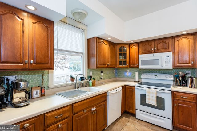 1698 Temple Avenue, College Park, GA 30337