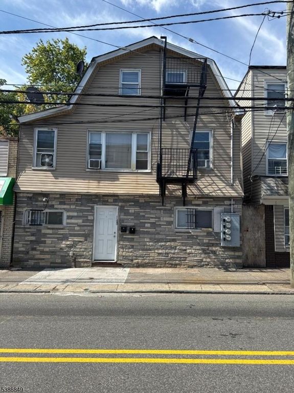 105 E Main St, Paterson City, NJ 07522