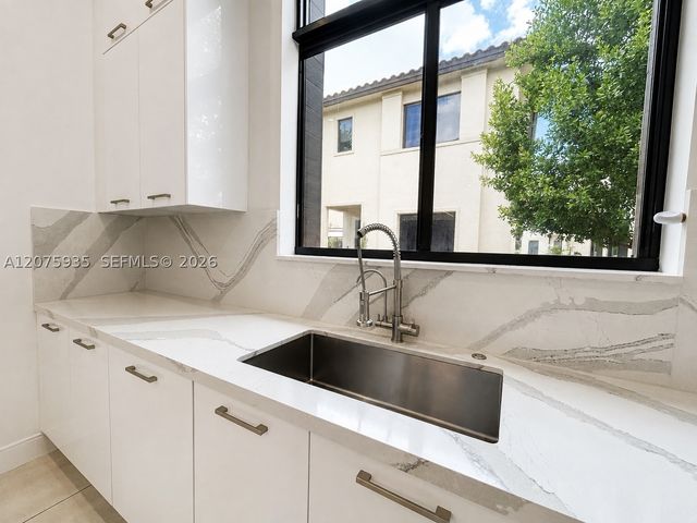 4318 NW 81st Ave, Doral, FL 33166