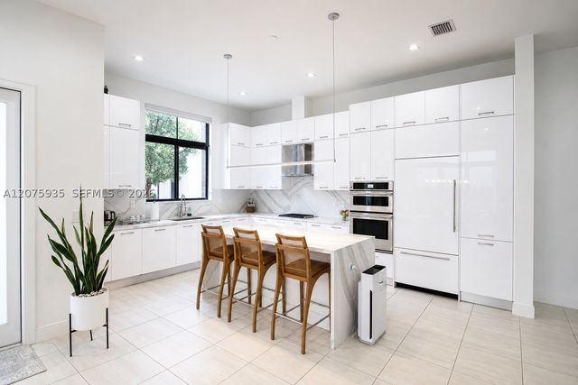 4318 NW 81st Ave, Doral, FL 33166