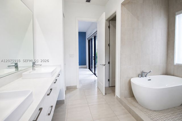 4318 NW 81st Ave, Doral, FL 33166