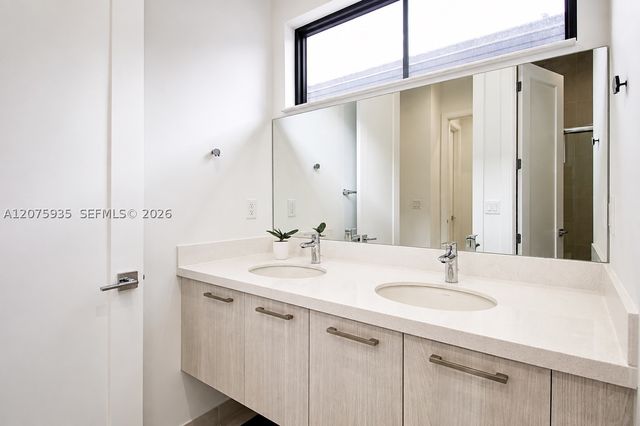 4318 NW 81st Ave, Doral, FL 33166