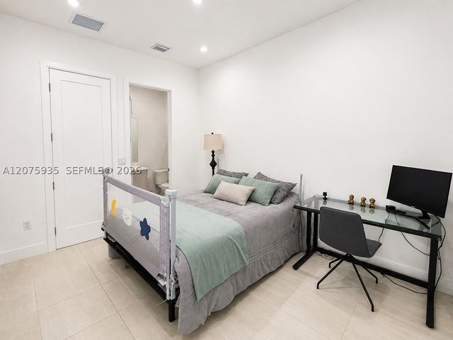 4318 NW 81st Ave, Doral, FL 33166