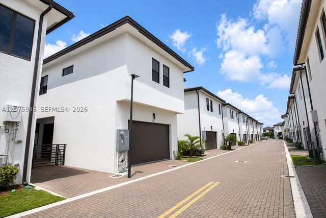 4318 NW 81st Ave, Doral, FL 33166