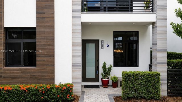 4318 NW 81st Ave, Doral, FL 33166