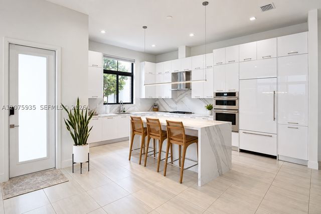 4318 NW 81st Ave, Doral, FL 33166