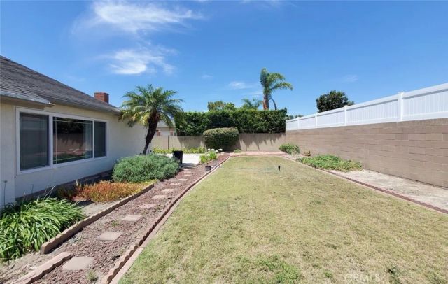 6631 Wrenfield Drive, Huntington Beach, CA 92647