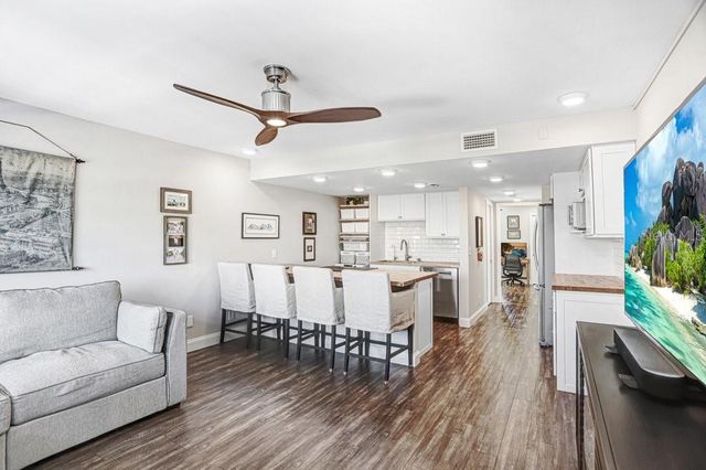 7625 SUN ISLAND DRIVE S 406, South Pasadena, FL 33707