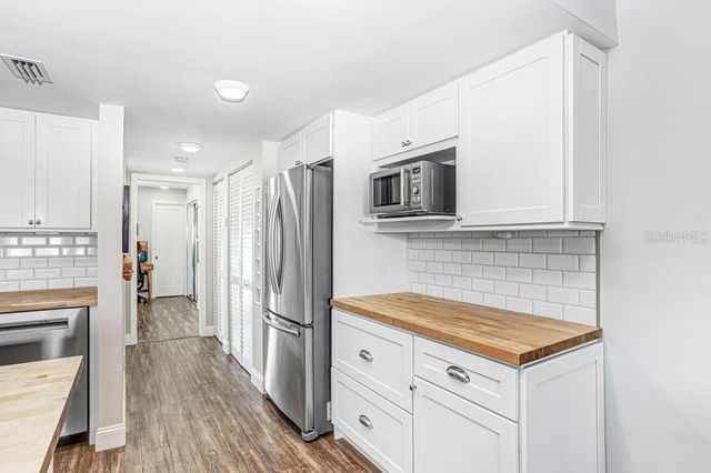 7625 SUN ISLAND DRIVE S 406, South Pasadena, FL 33707