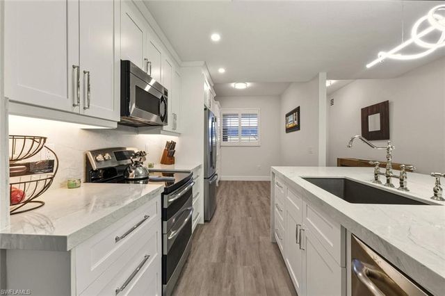 6820 Sterling Greens PL # 2105, Naples, FL 34104