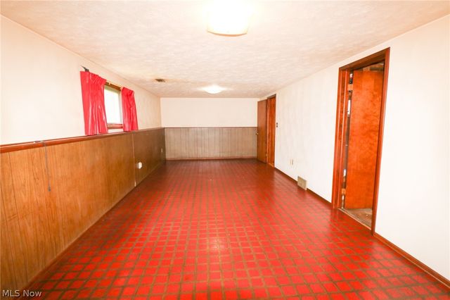 815 W Shore Blvd, Sheffield Lake, OH 44054