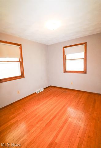 815 W Shore Blvd, Sheffield Lake, OH 44054