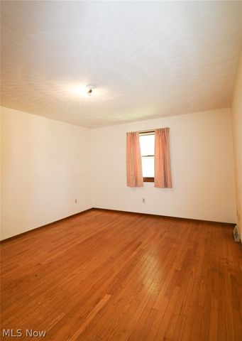 815 W Shore Blvd, Sheffield Lake, OH 44054