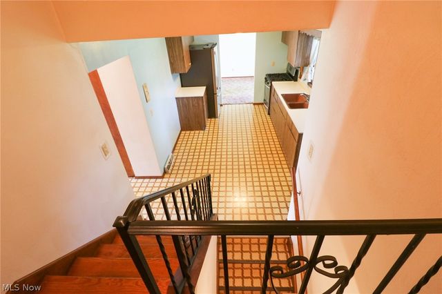 815 W Shore Blvd, Sheffield Lake, OH 44054
