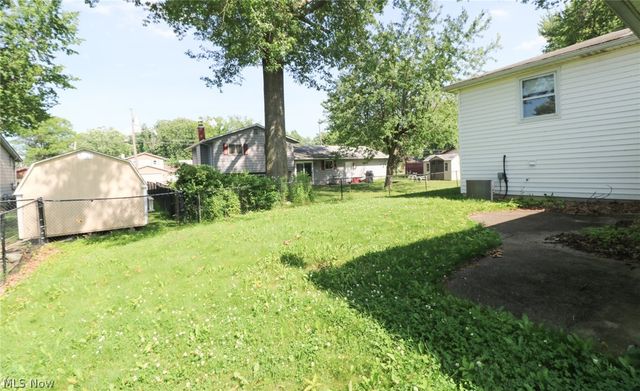 815 W Shore Blvd, Sheffield Lake, OH 44054