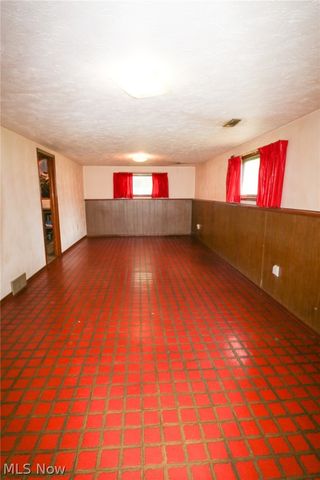 815 W Shore Blvd, Sheffield Lake, OH 44054