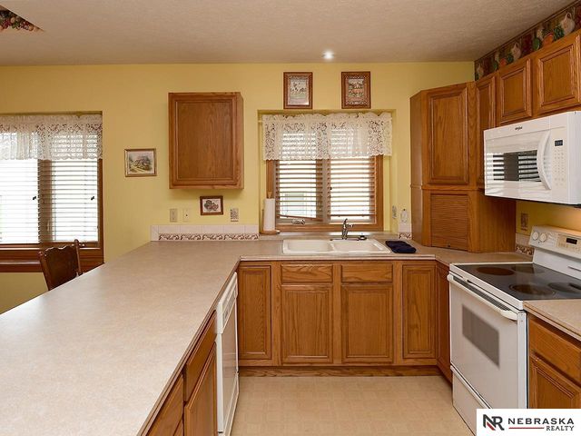 7825 Stonewall Court, Lincoln, NE 68506