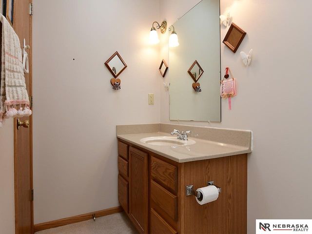 7825 Stonewall Court, Lincoln, NE 68506