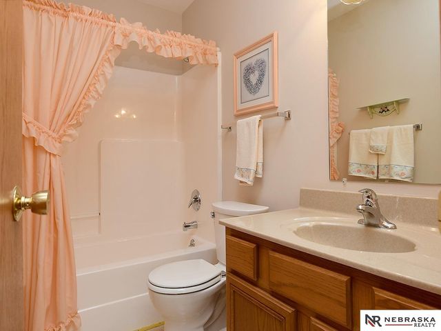 7825 Stonewall Court, Lincoln, NE 68506