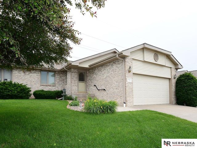 7825 Stonewall Court, Lincoln, NE 68506