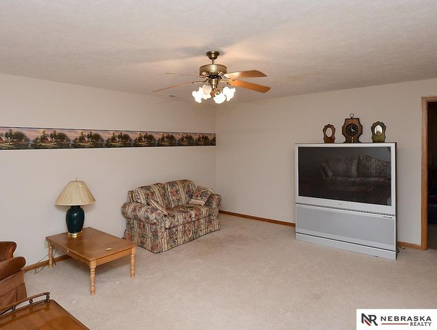 7825 Stonewall Court, Lincoln, NE 68506