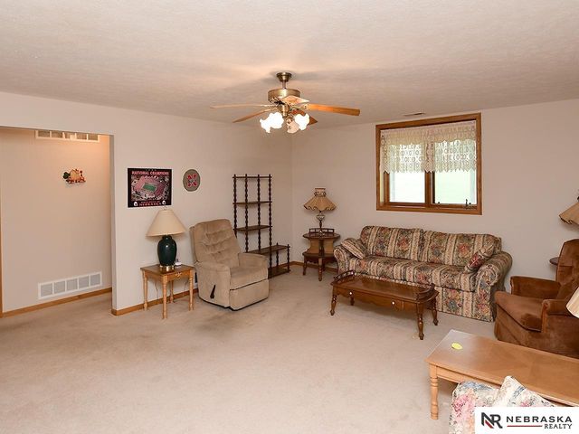 7825 Stonewall Court, Lincoln, NE 68506