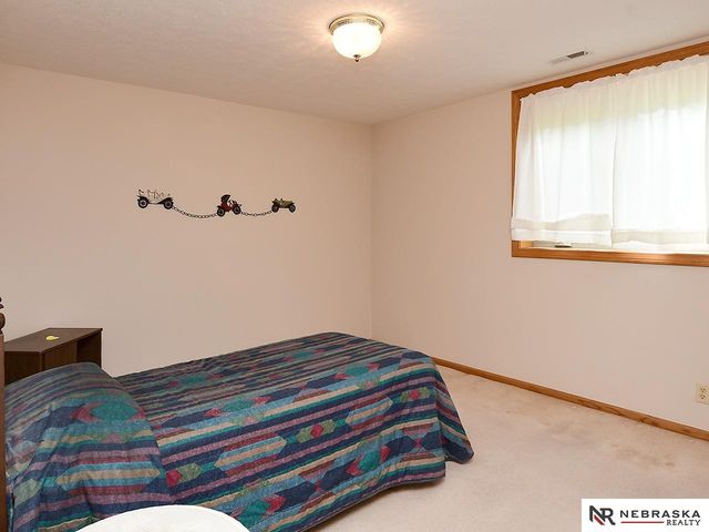 7825 Stonewall Court, Lincoln, NE 68506