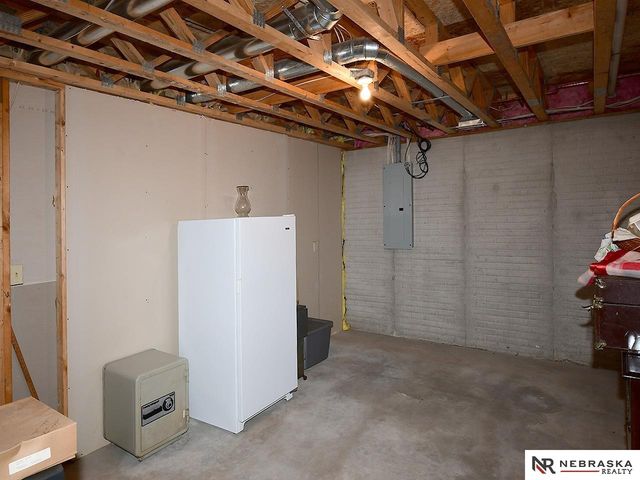 7825 Stonewall Court, Lincoln, NE 68506