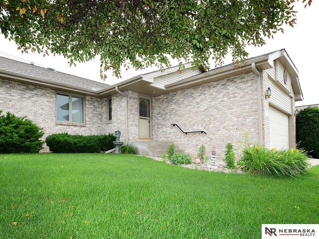 7825 Stonewall Court, Lincoln, NE 68506
